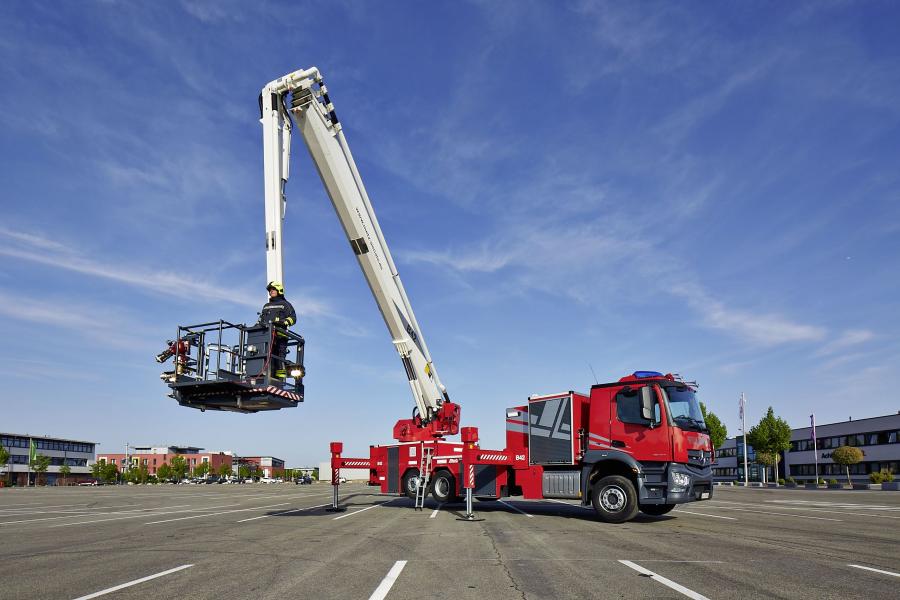  Mercedes-Benz Antos 2543 L Metz-Rosenbauer 2015 года  (фото 2 из 3)